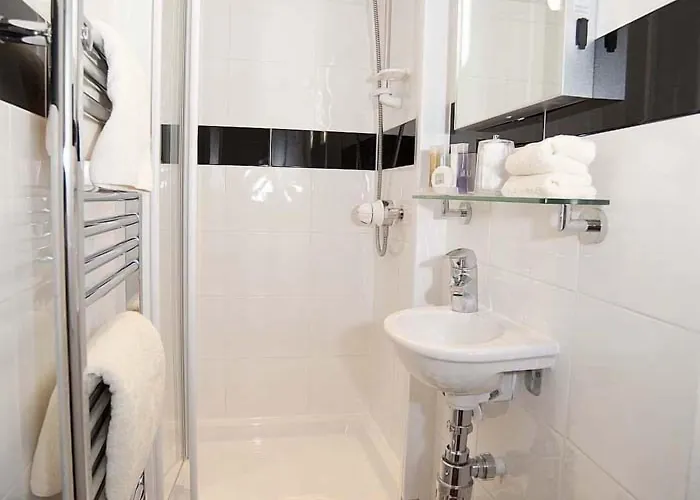 Guest house Albany House